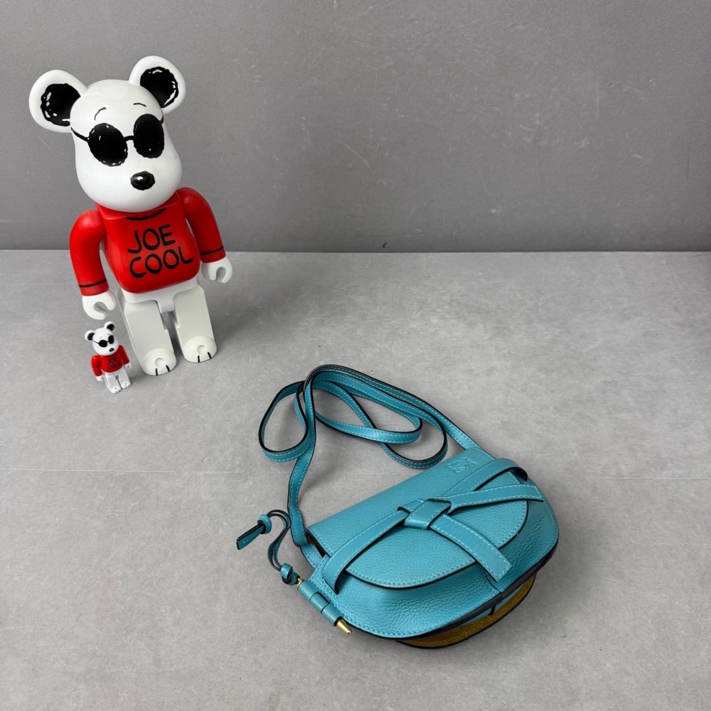 Authentic Loewe Teal Crossbody Bag - Picture 3 of 7